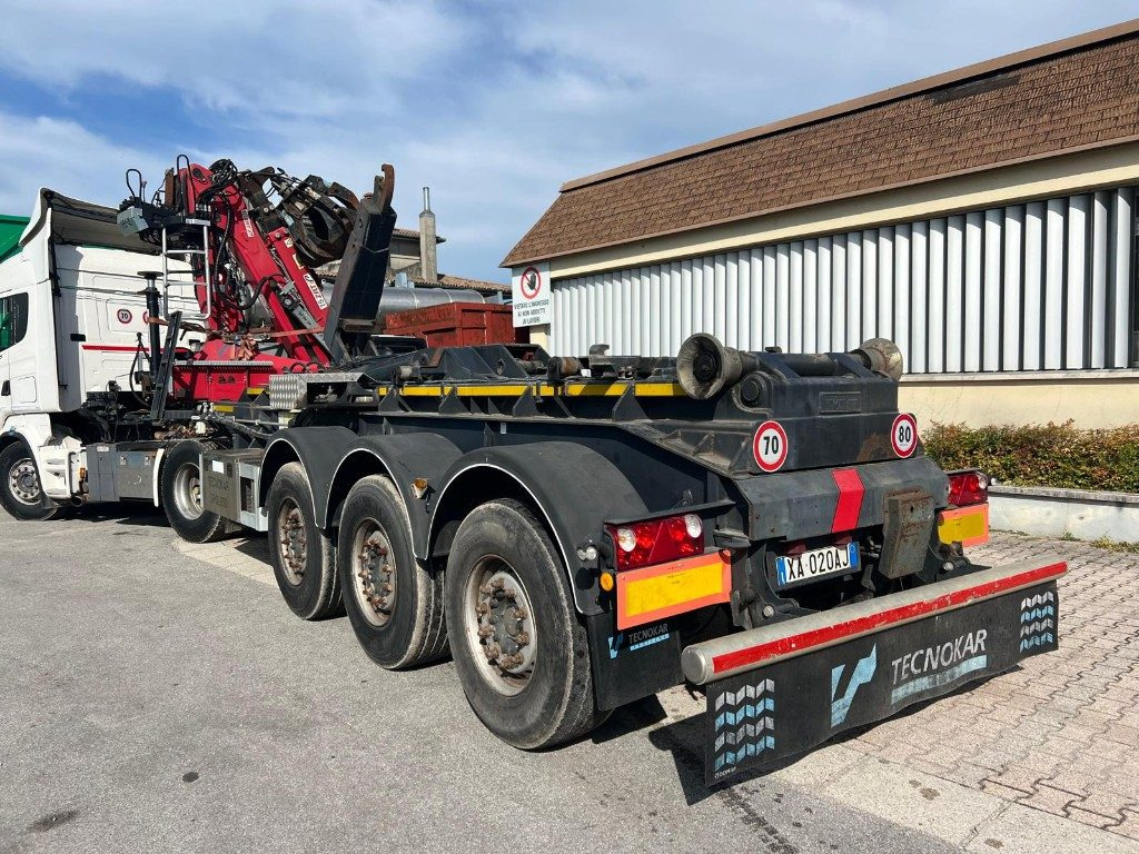 TECNOKAR SEMIRIMORCHIO TECNOKAR SCARRABILE CON GRU - Semirremolque portacontenedore/ Intercambiable: foto 1 TECNOKAR SEMIRIMORCHIO TECNOKAR SCARRABILE CON GRU - Semirremolque portacontenedore/ Intercambiable: foto 1