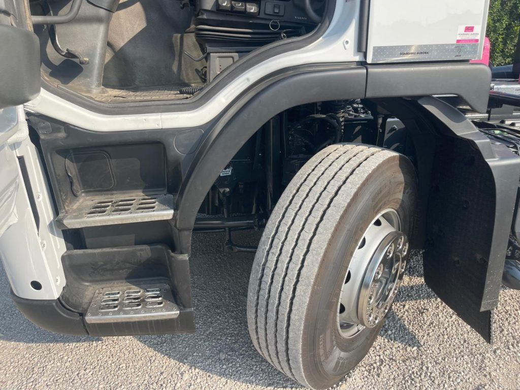 VOLVO FM9 SCARRABILE - Camión multibasculante: foto 3 VOLVO FM9 SCARRABILE - Camión multibasculante: foto 3