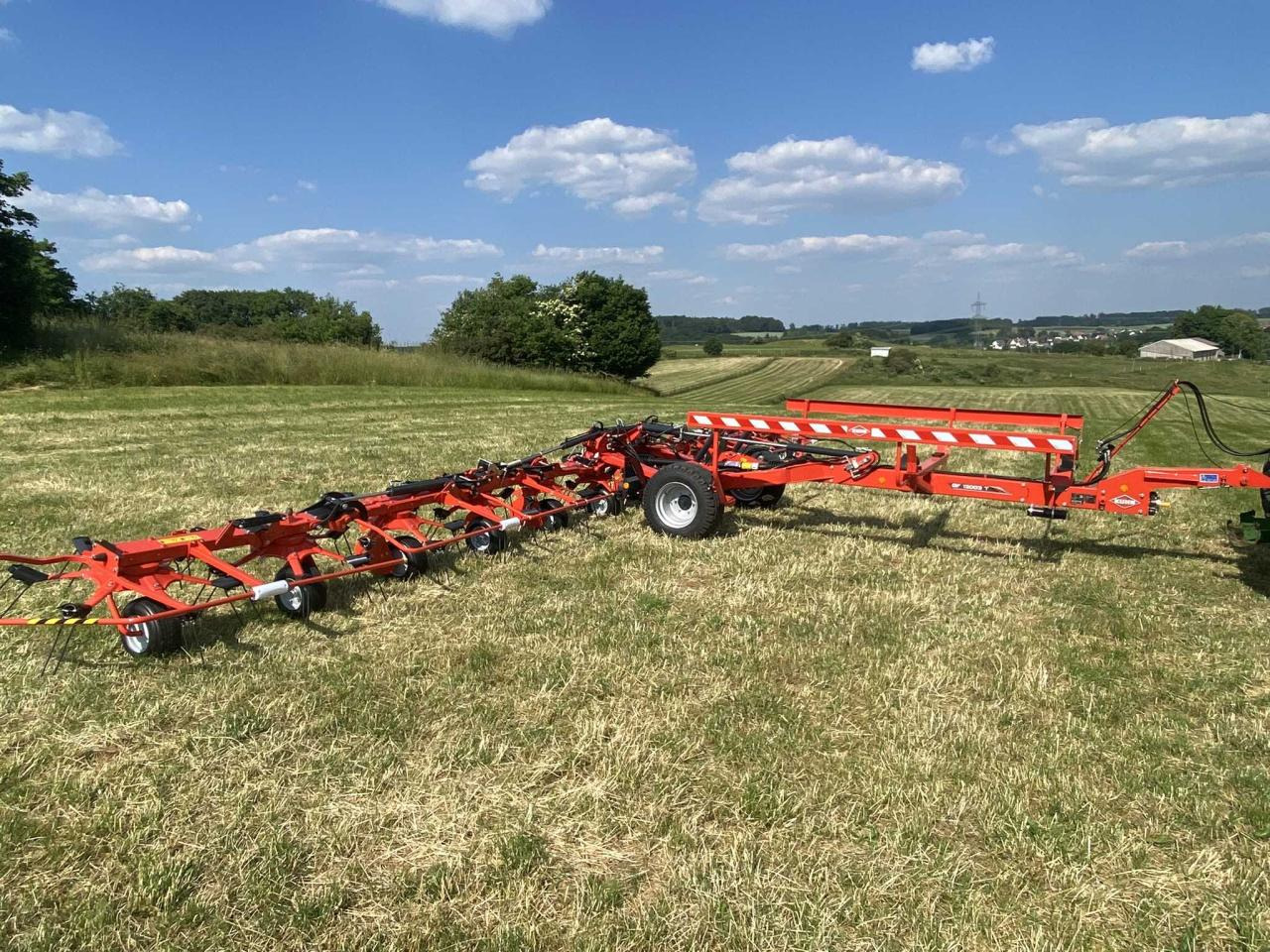 Kuhn GF13003T - Henificadora: foto 1 Kuhn GF13003T - Henificadora: foto 1