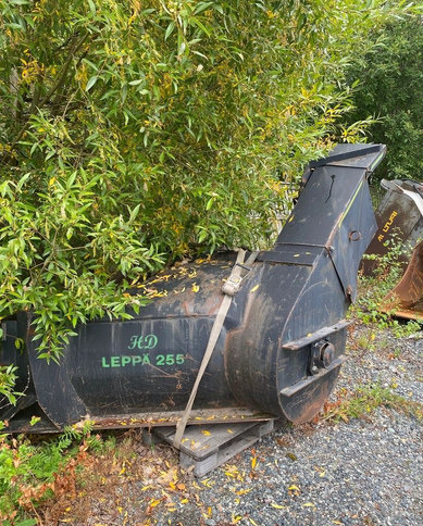 LeppäMusta 255 HD - Esparcidor de sal: foto 1 LeppäMusta 255 HD - Esparcidor de sal: foto 1