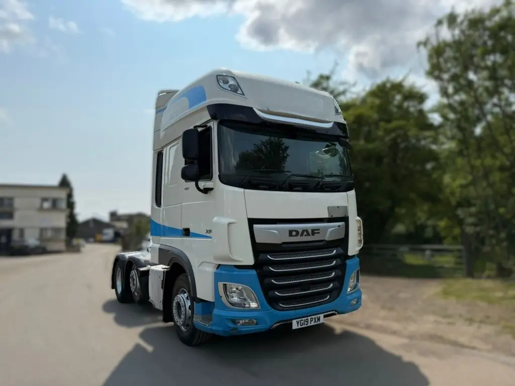 Cabeza tractora DAF XF 105: foto 1