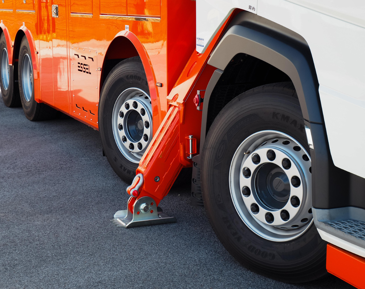 DAF530 FAD 8x4 T-REX 5- winches WHITE RHD - Grua de remolque autos: foto 5 DAF530 FAD 8x4 T-REX 5- winches WHITE RHD - Grua de remolque autos: foto 5