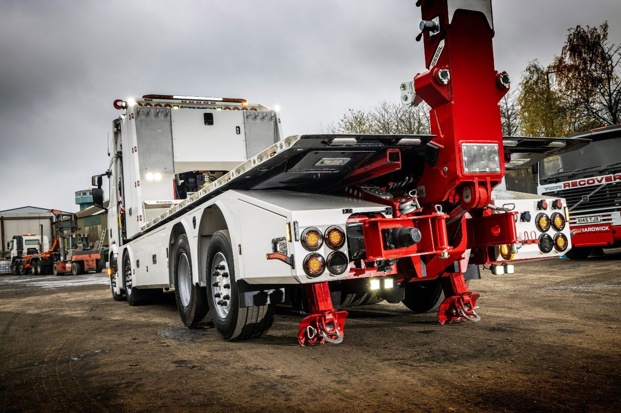 Scania R560 ET12000 R560 B8x26NB NEW white - Grua de remolque autos: foto 1 Scania R560 ET12000 R560 B8x26NB NEW white - Grua de remolque autos: foto 1
