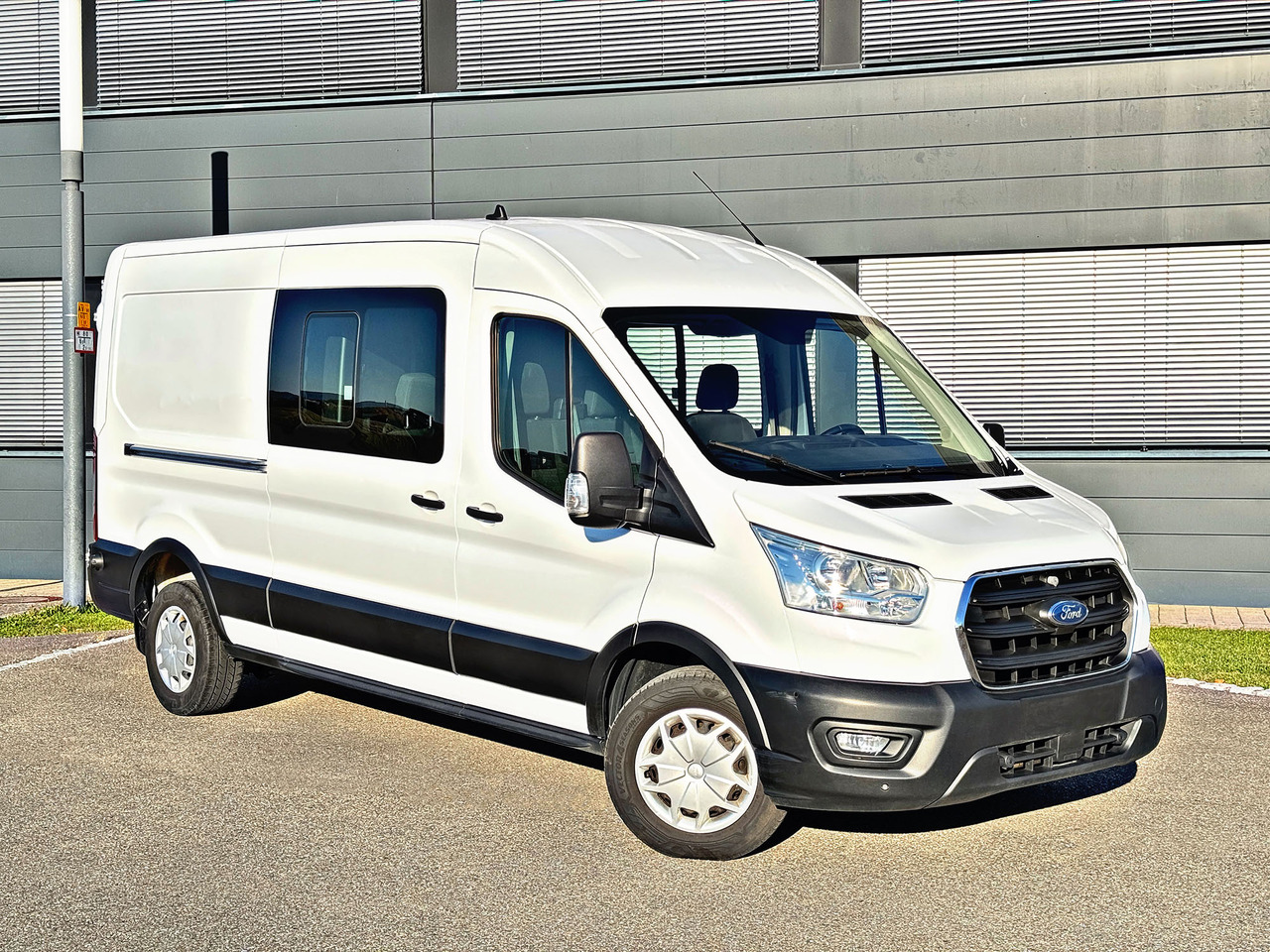 Ford Transit 350 L3H2 Trend|Kamera|6Sitzer|AHK|PDC|19 - Furgoneta combi: foto 1 Ford Transit 350 L3H2 Trend|Kamera|6Sitzer|AHK|PDC|19 - Furgoneta combi: foto 1