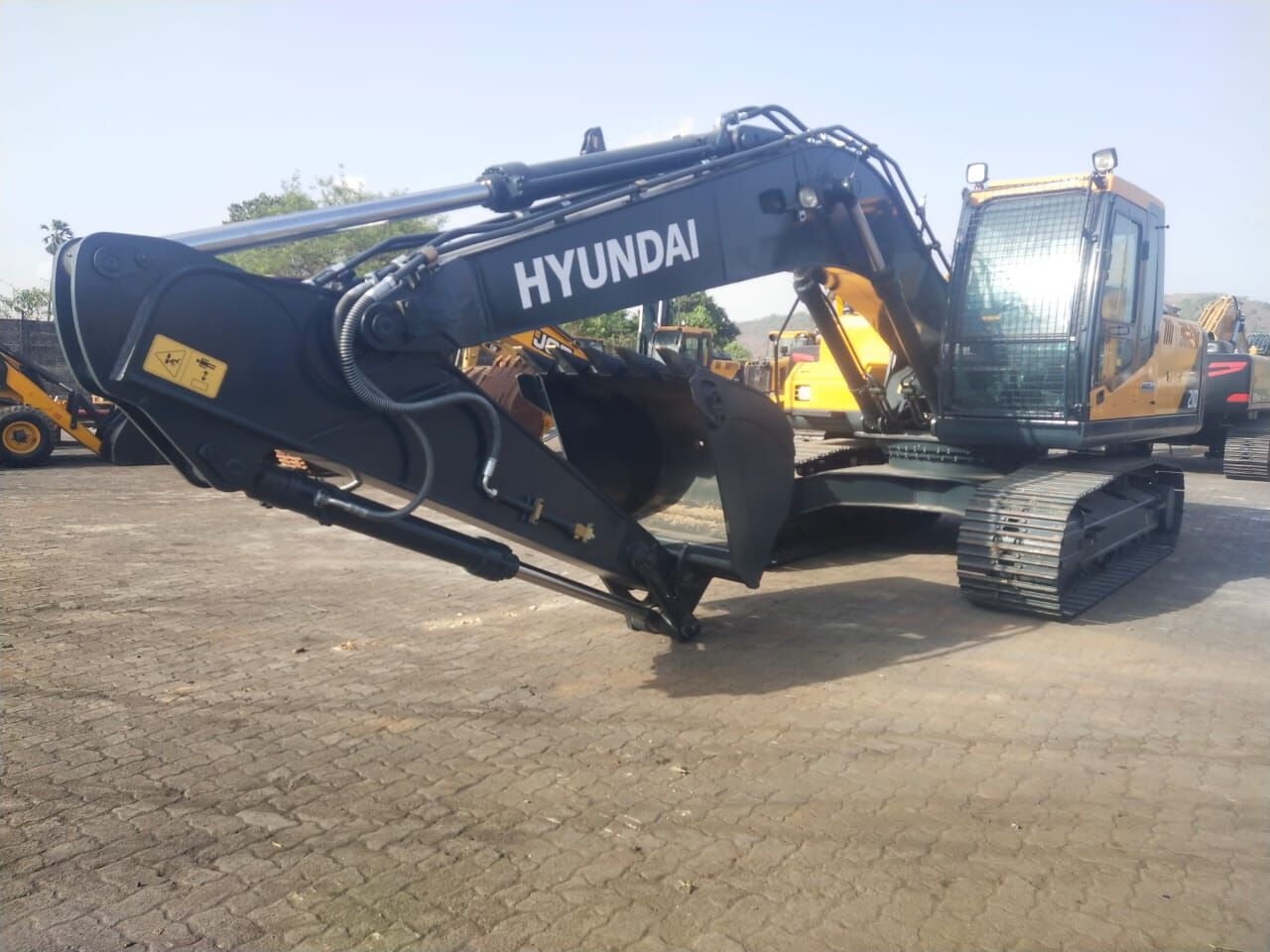 New Hyundai R210 tracked excavator - Excavadora de cadenas: foto 1 New Hyundai R210 tracked excavator - Excavadora de cadenas: foto 1