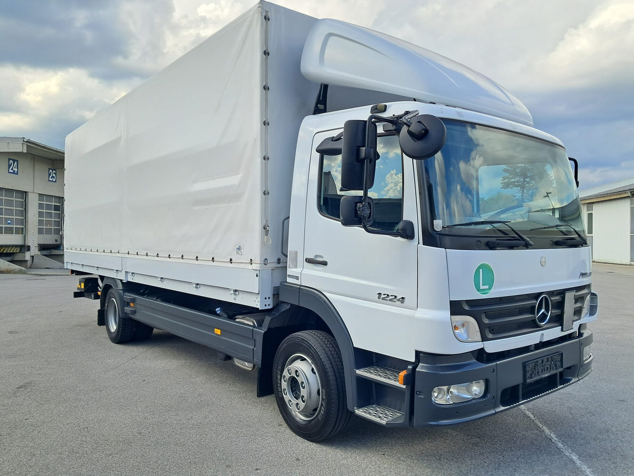 MERCEDES-BENZ ATEGO 12 24 Plane LBW | Klima | Schaltgetriebe - Camión lona: foto 2 MERCEDES-BENZ ATEGO 12 24 Plane LBW | Klima | Schaltgetriebe - Camión lona: foto 2