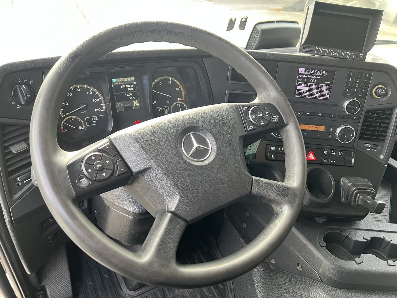 Camión chasis MERCEDES-BENZ Antos 25 40 | Standheizung | Klima | Liftachse: foto 13 Camión chasis MERCEDES-BENZ Antos 25 40 | Standheizung | Klima | Liftachse: foto 13