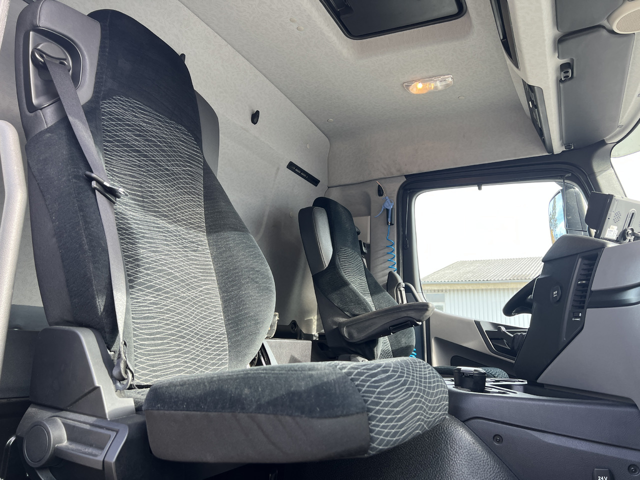 Camión chasis MERCEDES-BENZ Antos 25 40 | Standheizung | Klima | Liftachse: foto 22 Camión chasis MERCEDES-BENZ Antos 25 40 | Standheizung | Klima | Liftachse: foto 22