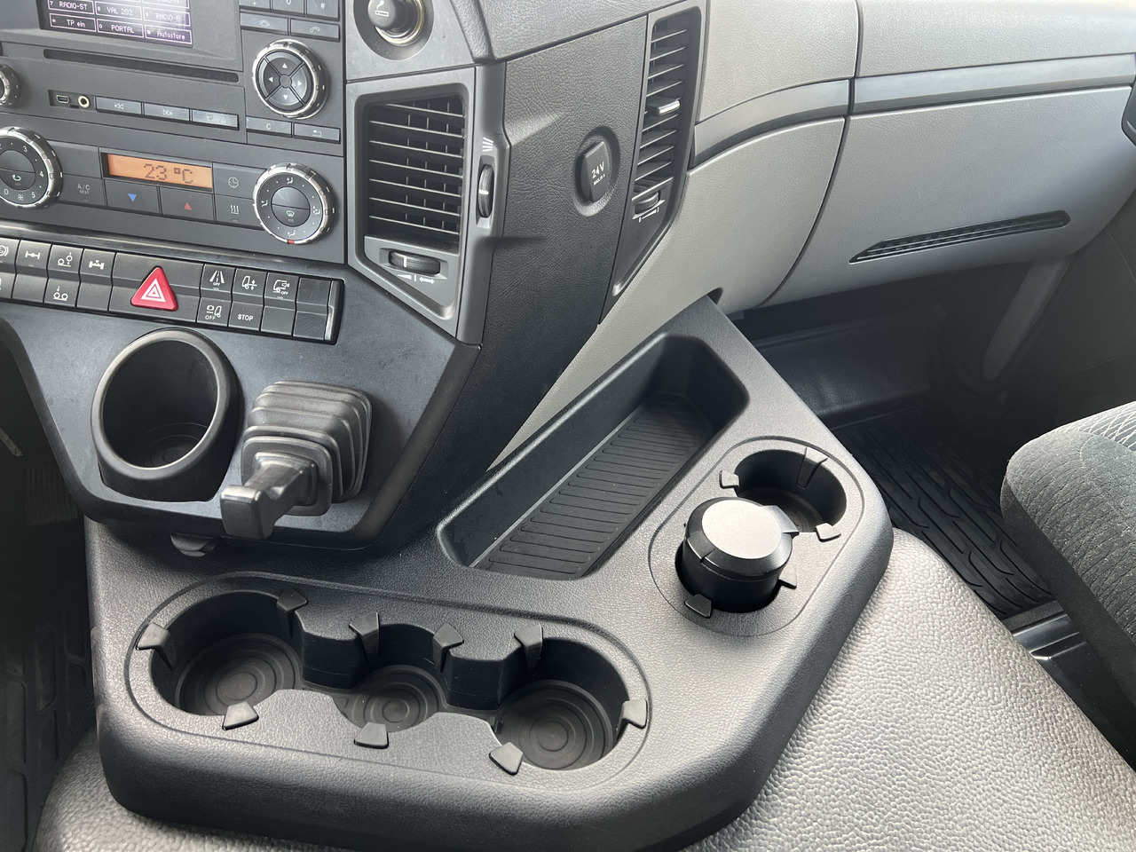 Camión chasis MERCEDES-BENZ Antos 25 40 | Standheizung | Klima | Liftachse: foto 18 Camión chasis MERCEDES-BENZ Antos 25 40 | Standheizung | Klima | Liftachse: foto 18