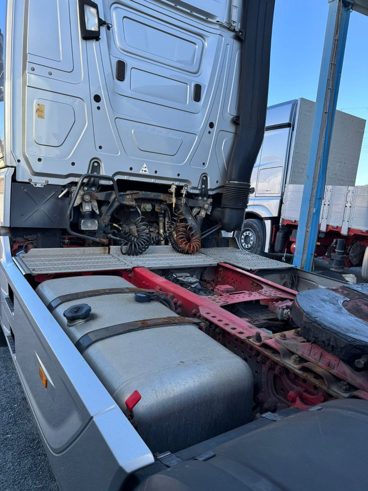 Mercedes-Benz Actros 1851 TÜV NEU TOP ZUSTAND - Cabeza tractora: foto 3 Mercedes-Benz Actros 1851 TÜV NEU TOP ZUSTAND - Cabeza tractora: foto 3