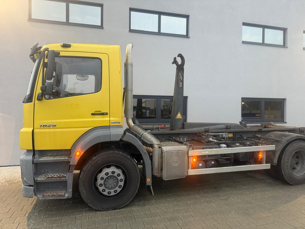 MERCEDES-BENZ AXOR 1829/ 18t Abroller TÜV/SP Neu - Camión multibasculante: foto 2 MERCEDES-BENZ AXOR 1829/ 18t Abroller TÜV/SP Neu - Camión multibasculante: foto 2