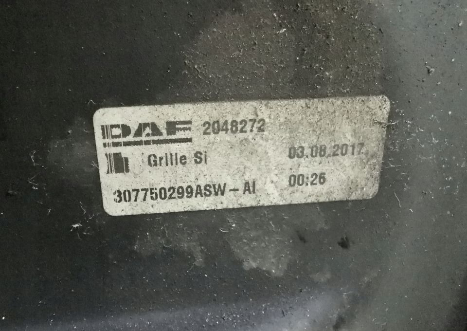 GRILL ATRAPA DAF XF 106 lift ORYGINAŁ 2048272 - Parrilla para Camión: foto 4 GRILL ATRAPA DAF XF 106 lift ORYGINAŁ 2048272 - Parrilla para Camión: foto 4