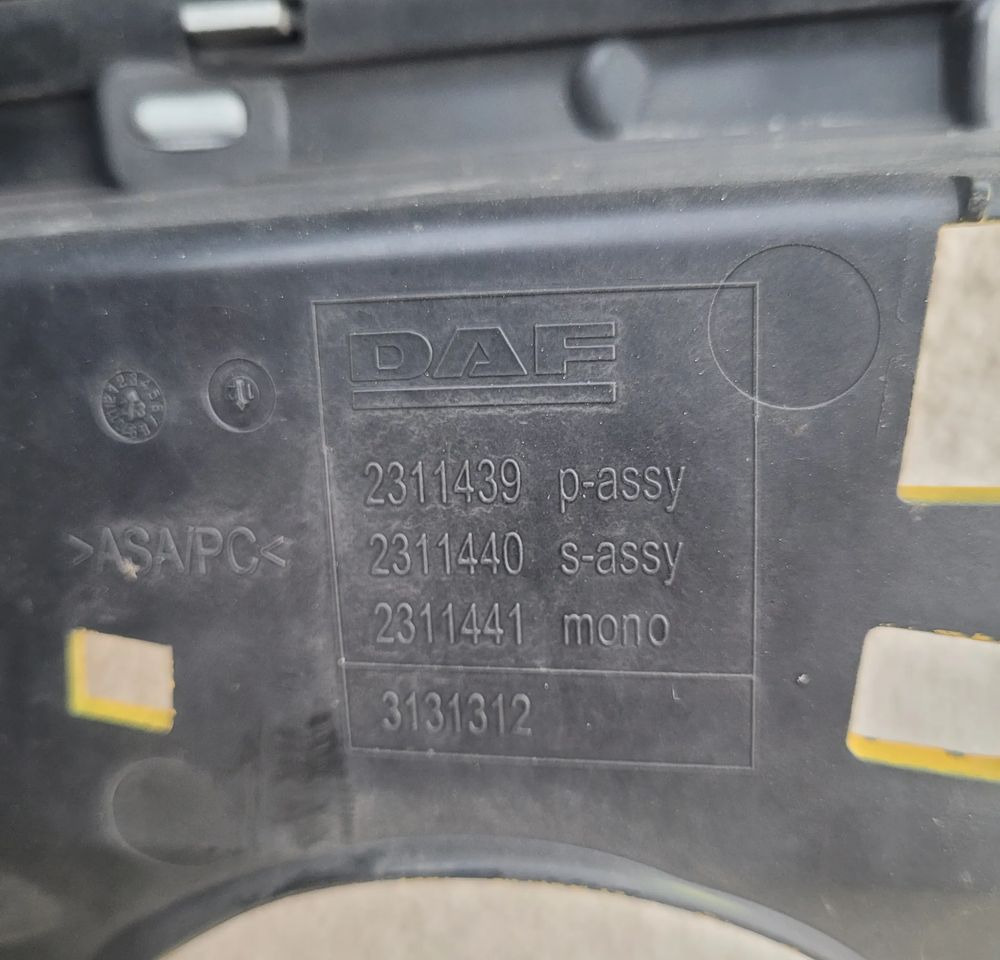 GRILL DAF XG ORYGINAŁ USZKODZONA 2311439 CHWALIM116 - Parrilla para Camión: foto 4 GRILL DAF XG ORYGINAŁ USZKODZONA 2311439 CHWALIM116 - Parrilla para Camión: foto 4