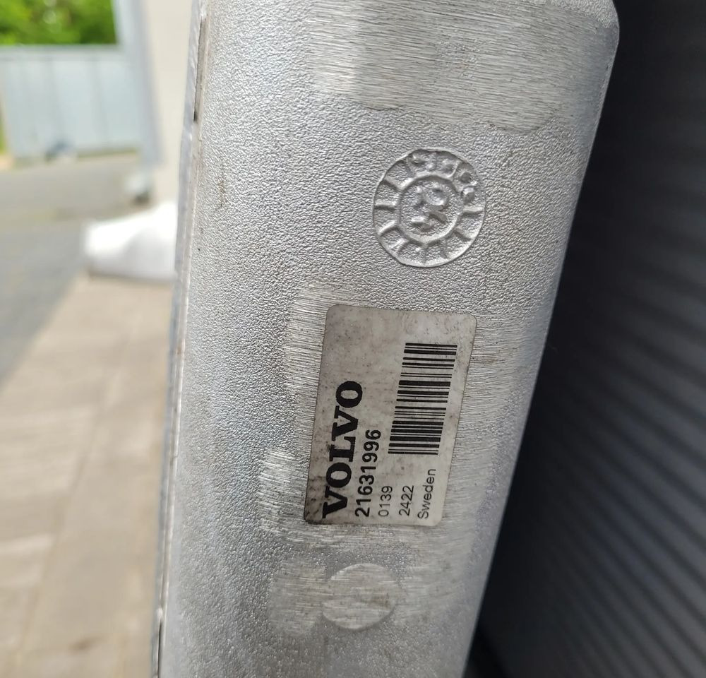 INTERCOOLER VOLVO FH4 FH5 21631996 SZCZELNY 2024 R - Intercooler para Camión: foto 3 INTERCOOLER VOLVO FH4 FH5 21631996 SZCZELNY 2024 R - Intercooler para Camión: foto 3