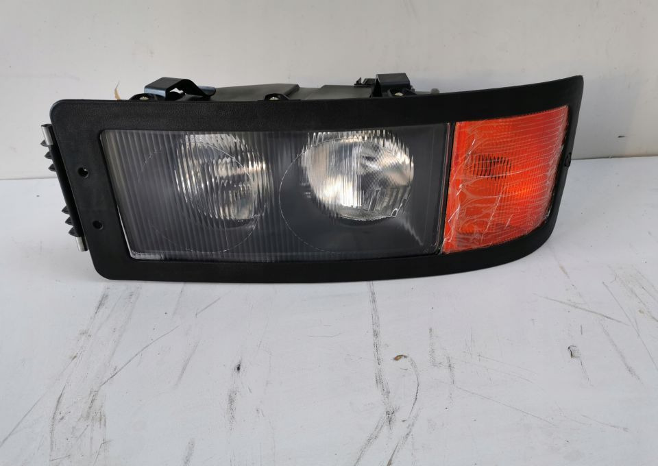 LAMPA MAN F2000 Prawa lub Lewa - Faro delantero para Camión: foto 1 LAMPA MAN F2000 Prawa lub Lewa - Faro delantero para Camión: foto 1