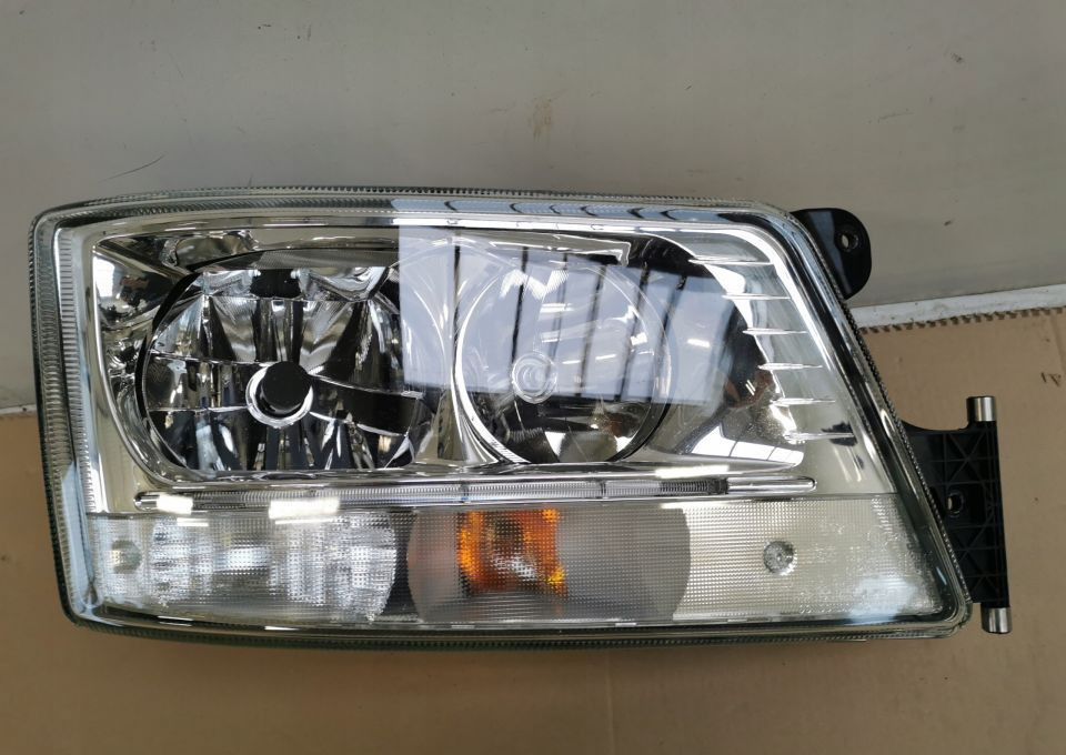 LAMPA XENON MAN TGX TGS RH.ORYGINAŁ LIFT MOCNY LED - Faro delantero para Camión: foto 1 LAMPA XENON MAN TGX TGS RH.ORYGINAŁ LIFT MOCNY LED - Faro delantero para Camión: foto 1