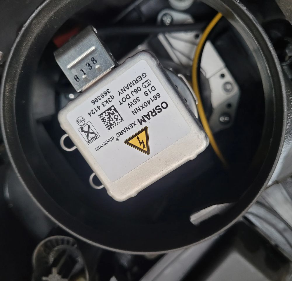 LAMPA XENON RENAULT RANGE T PRAWA LEWA - Luz/ Iluminación para Camión: foto 5 LAMPA XENON RENAULT RANGE T PRAWA LEWA - Luz/ Iluminación para Camión: foto 5