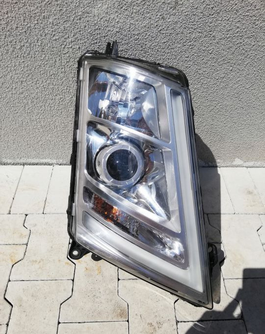 LAMPA XENON VOLVO FH4 FH 4 FM RH ORYGINAŁ - Faro delantero para Camión: foto 1 LAMPA XENON VOLVO FH4 FH 4 FM RH ORYGINAŁ - Faro delantero para Camión: foto 1