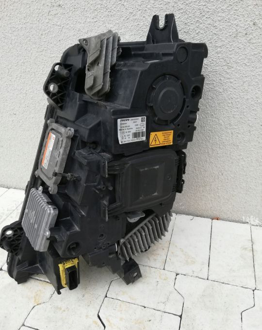 LAMPA XENON VOLVO FH4 FH 4 FM RH SKRETNY ORYGINAŁ - Faro delantero para Camión: foto 3 LAMPA XENON VOLVO FH4 FH 4 FM RH SKRETNY ORYGINAŁ - Faro delantero para Camión: foto 3