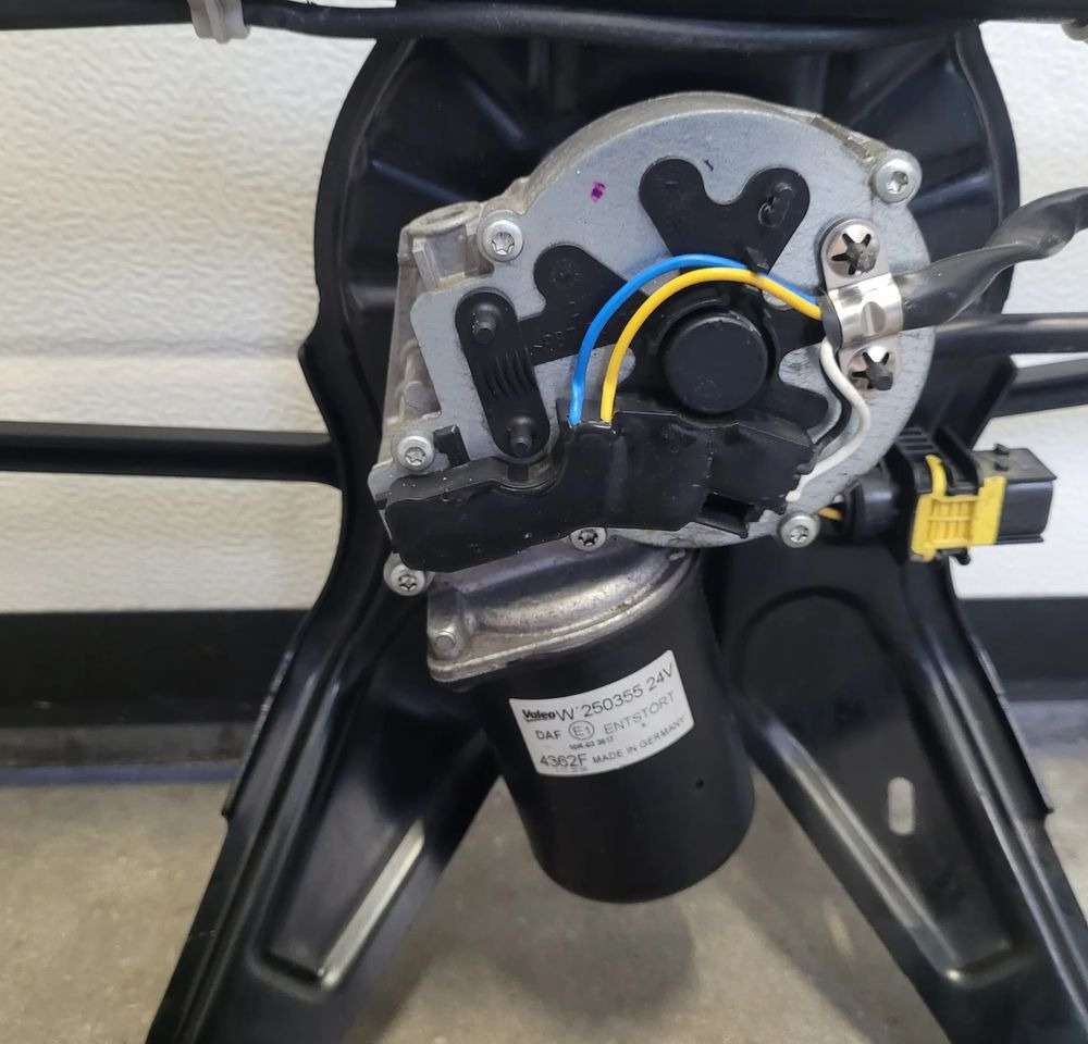 MECHANIZM WYCIERACZEK DAF XG XF NM. 2346701 SPRAWNY ORYGINAŁ CHWALIM116 - Limpiaparabrisas para Camión: foto 5 MECHANIZM WYCIERACZEK DAF XG XF NM. 2346701 SPRAWNY ORYGINAŁ CHWALIM116 - Limpiaparabrisas para Camión: foto 5