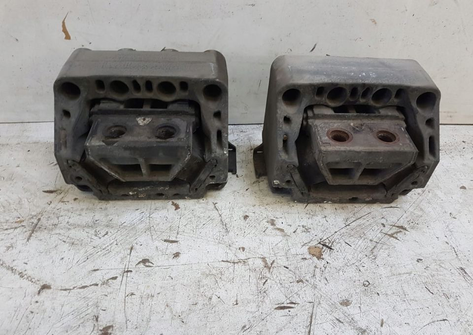 PODUSZKI SKRZYNI BIEGÓW ACTROS MP4 ORYGINAŁ 2SZT - Caja de cambios y piezas para Camión: foto 1 PODUSZKI SKRZYNI BIEGÓW ACTROS MP4 ORYGINAŁ 2SZT - Caja de cambios y piezas para Camión: foto 1