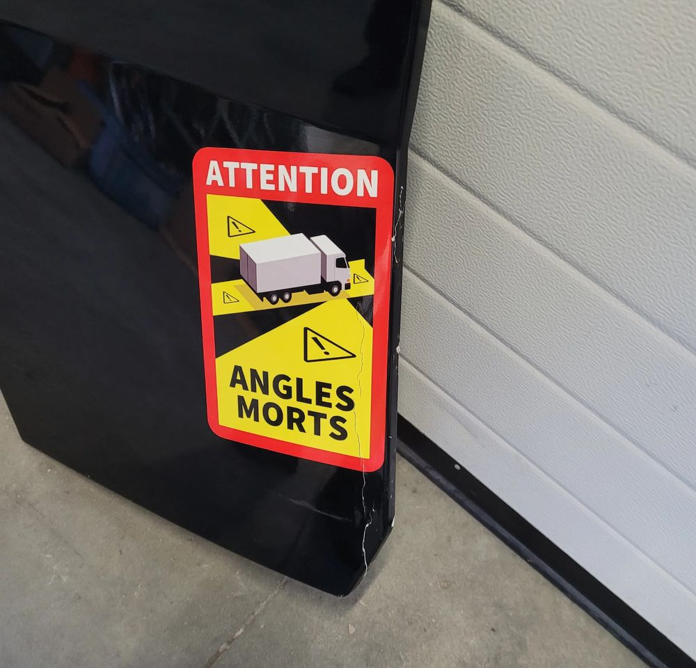 PRZEDŁUŻENIE DRZWI MASKOWNICA RENAULT GAMA T RAGNE T OM 50124313 - Puerta y piezas para Camión: foto 4 PRZEDŁUŻENIE DRZWI MASKOWNICA RENAULT GAMA T RAGNE T OM 50124313 - Puerta y piezas para Camión: foto 4