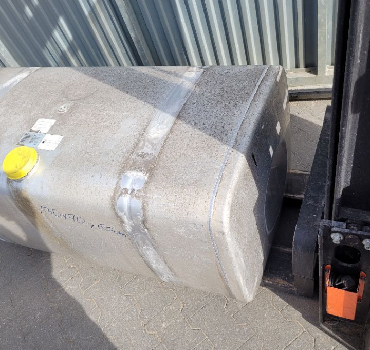 ZBIORNIK PALIWA MAN 480l 81.12201-6842 - Procesamiento de combustible para Camión: foto 2 ZBIORNIK PALIWA MAN 480l 81.12201-6842 - Procesamiento de combustible para Camión: foto 2