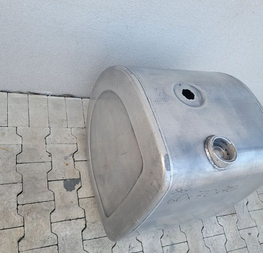 ZBIORNIK PALIWA VOLVO FH FM 60X70X70 - Depósito de combustible para Camión: foto 3 ZBIORNIK PALIWA VOLVO FH FM 60X70X70 - Depósito de combustible para Camión: foto 3