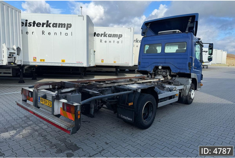 Mercedes-Benz Atego 816 Day Cab, Euro 4, BDF / EPS automatic / standklima / Hydraulic system - Camión portacontenedore/ Intercambiable: foto 5 Mercedes-Benz Atego 816 Day Cab, Euro 4, BDF / EPS automatic / standklima / Hydraulic system - Camión portacontenedore/ Intercambiable: foto 5