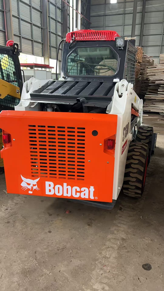 Leasing de BOBCAT Skid Steer Loader S130 BOBCAT Skid Steer Loader S130: foto 11