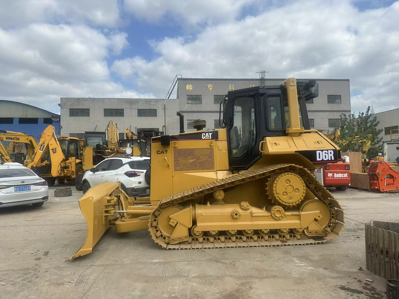 CATERPILLAR D6R Bulldozer Click forDiscount - Bulldozer: foto 2 CATERPILLAR D6R Bulldozer Click forDiscount - Bulldozer: foto 2