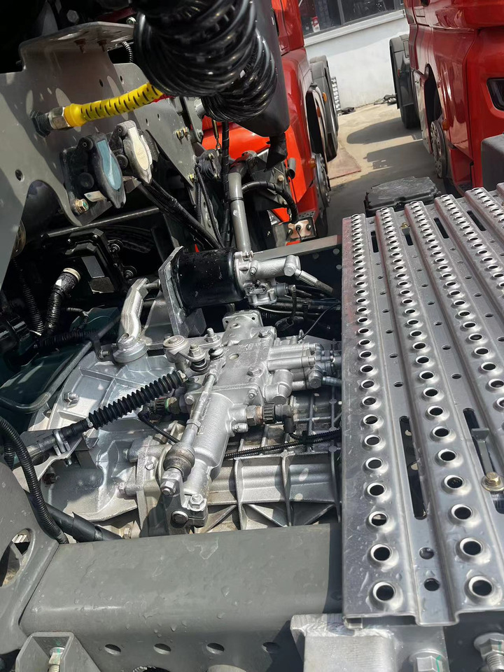 Cabeza tractora HOWO 380HP Truck Unit  6*4 Click Here for Discount: foto 6