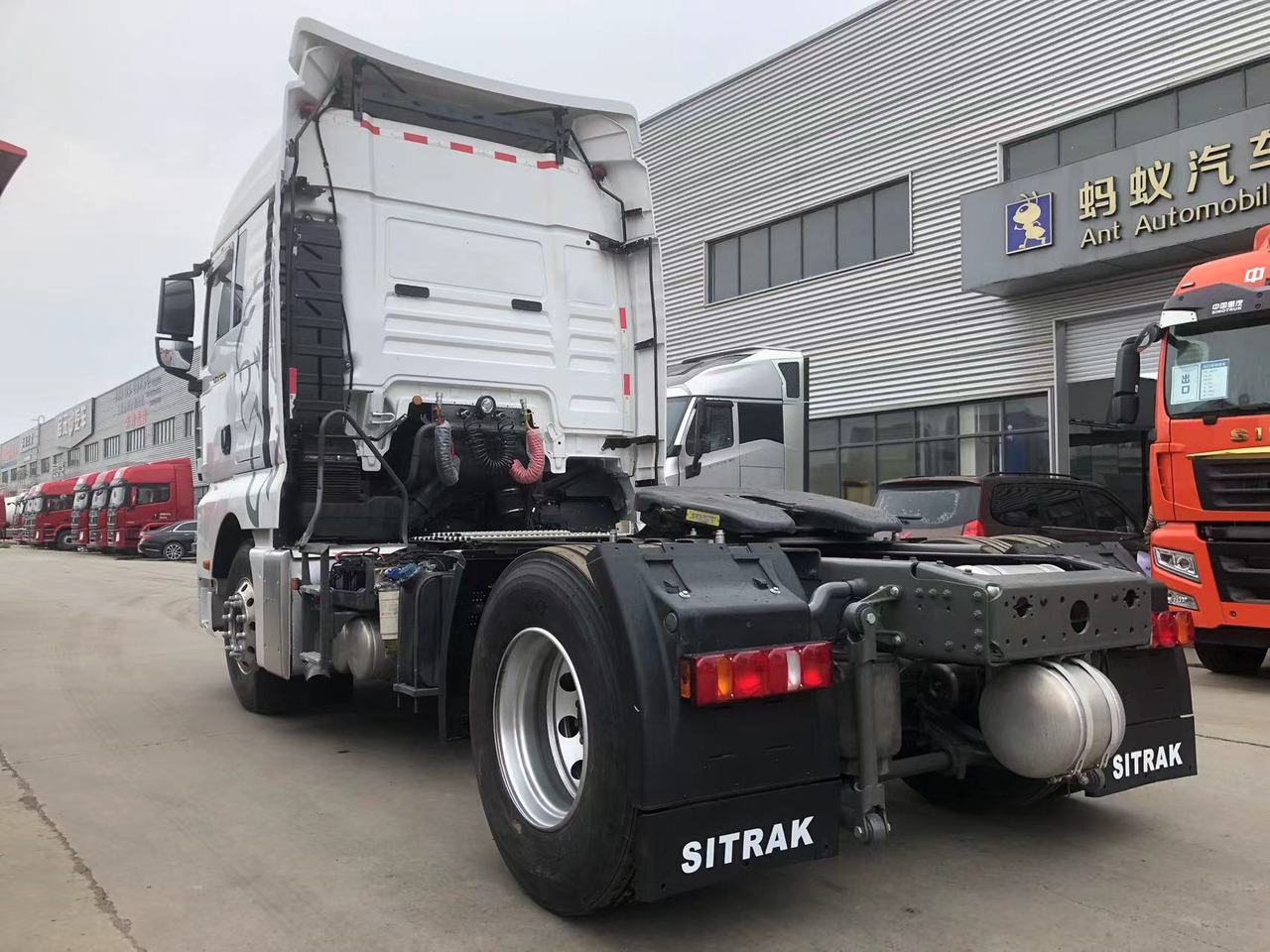 SINOTRUK Truck Unit C7H 4X2 Click Here for Discount - Cabeza tractora: foto 5 SINOTRUK Truck Unit C7H 4X2 Click Here for Discount - Cabeza tractora: foto 5