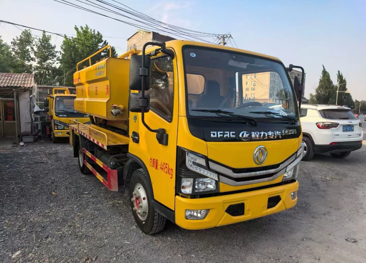 DongFeng Small Sewage Truck - Limpieza de alcantarillado: foto 2 DongFeng Small Sewage Truck - Limpieza de alcantarillado: foto 2