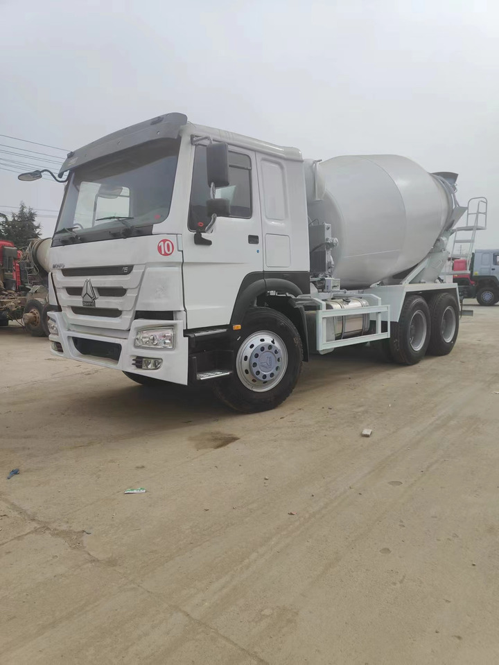 HOWO 375 Cement Mixer Truck 6*4 - Camión hormigonera: foto 1 HOWO 375 Cement Mixer Truck 6*4 - Camión hormigonera: foto 1