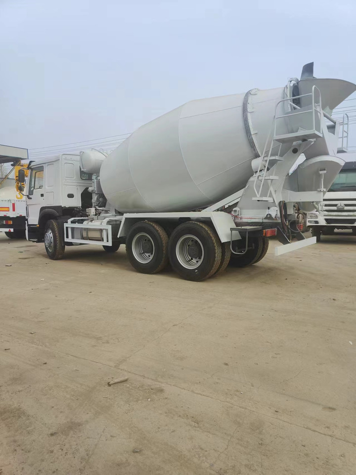 HOWO 375 Cement Mixer Truck 6*4 - Camión hormigonera: foto 4 HOWO 375 Cement Mixer Truck 6*4 - Camión hormigonera: foto 4