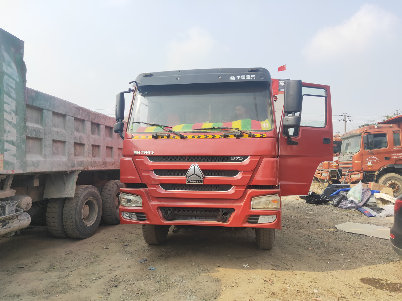 HOWO 375 Dump Truck - Camión volquete: foto 2 HOWO 375 Dump Truck - Camión volquete: foto 2