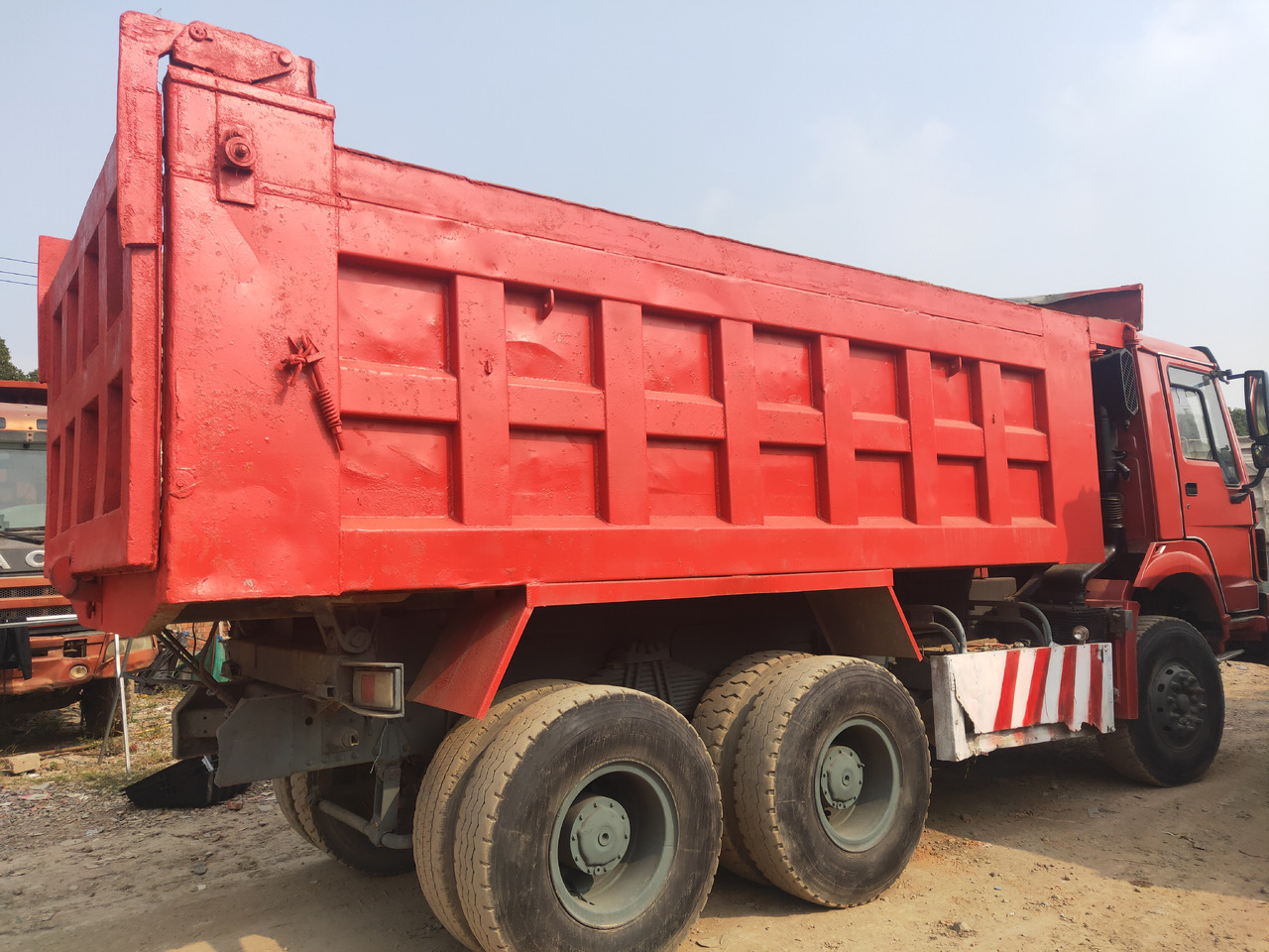 HOWO 375 Dump Truck - Camión volquete: foto 4 HOWO 375 Dump Truck - Camión volquete: foto 4