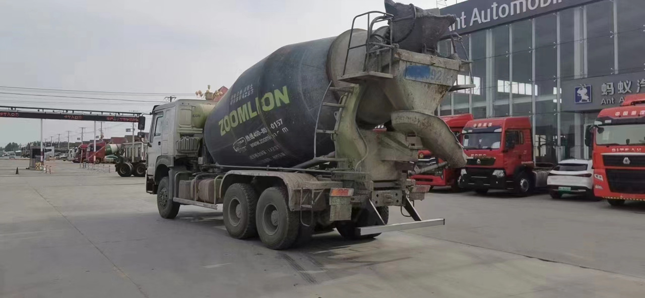 HOWO 6*4 Cement Mixer Truck - Camión hormigonera: foto 3 HOWO 6*4 Cement Mixer Truck - Camión hormigonera: foto 3