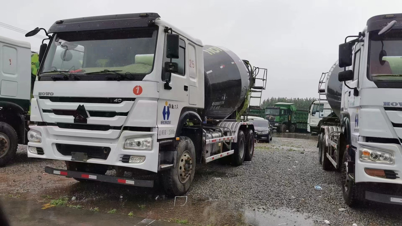 HOWO 6*4 Cement Mixer Truck - Camión hormigonera: foto 5 HOWO 6*4 Cement Mixer Truck - Camión hormigonera: foto 5