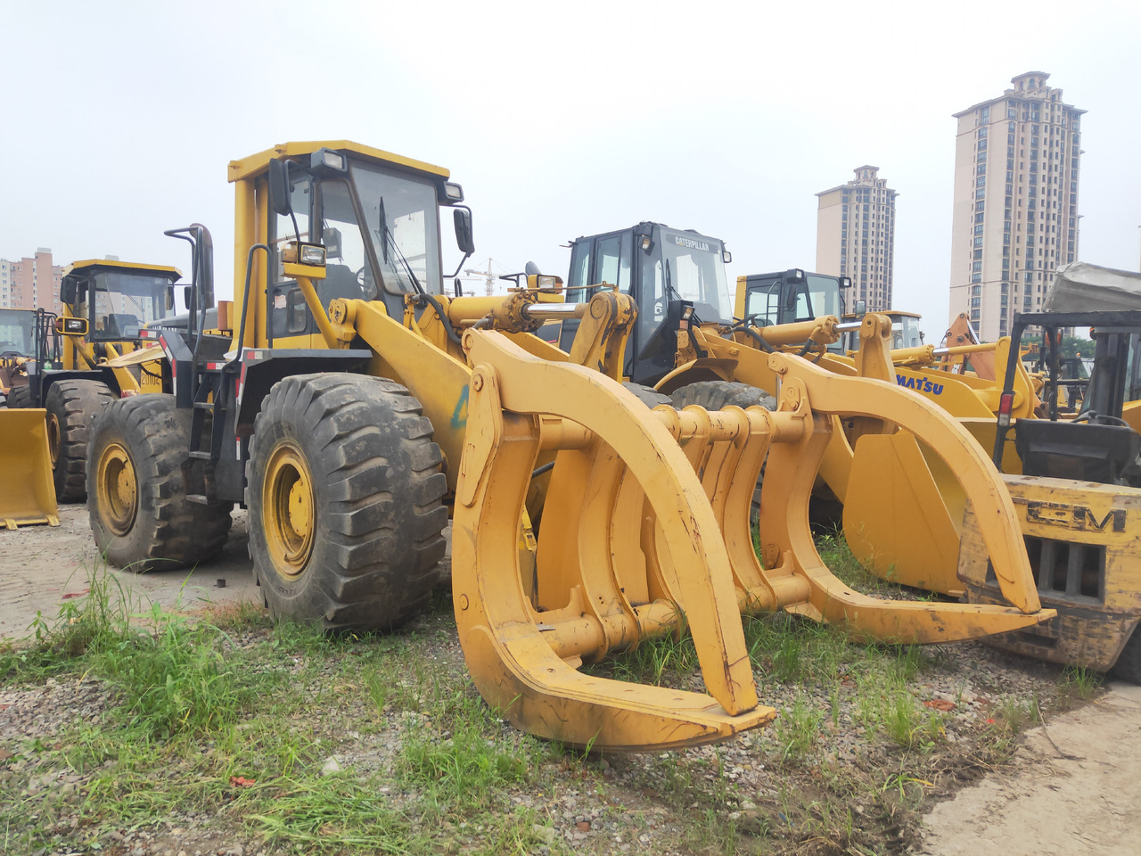 KOMATSU Wheel WA470-3 With a fork - Cargadora de ruedas: foto 1 KOMATSU Wheel WA470-3 With a fork - Cargadora de ruedas: foto 1