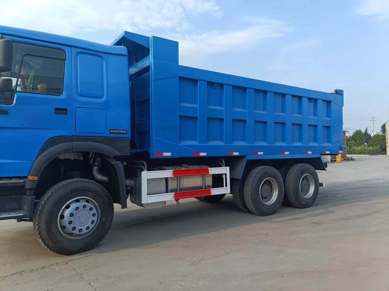 SINOTRUK HOWO 371 6X4 CLICK HERE FOR DISCOUNT - Camión volquete: foto 4 SINOTRUK HOWO 371 6X4 CLICK HERE FOR DISCOUNT - Camión volquete: foto 4
