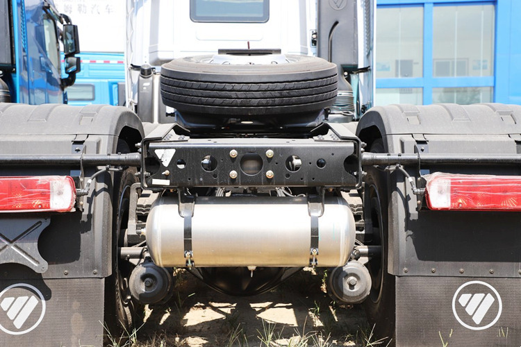 FOTON Foton 6x4 Tractor Head for Sale in Tanzania - Cabeza tractora: foto 5 FOTON Foton 6x4 Tractor Head for Sale in Tanzania - Cabeza tractora: foto 5