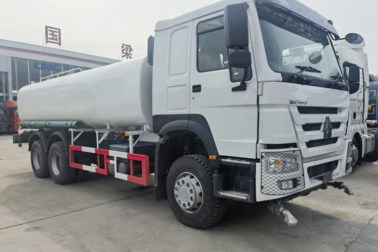 Howo Howo Water Tank Truck for Sale in Zambia - Camión cisterna: foto 2 Howo Howo Water Tank Truck for Sale in Zambia - Camión cisterna: foto 2