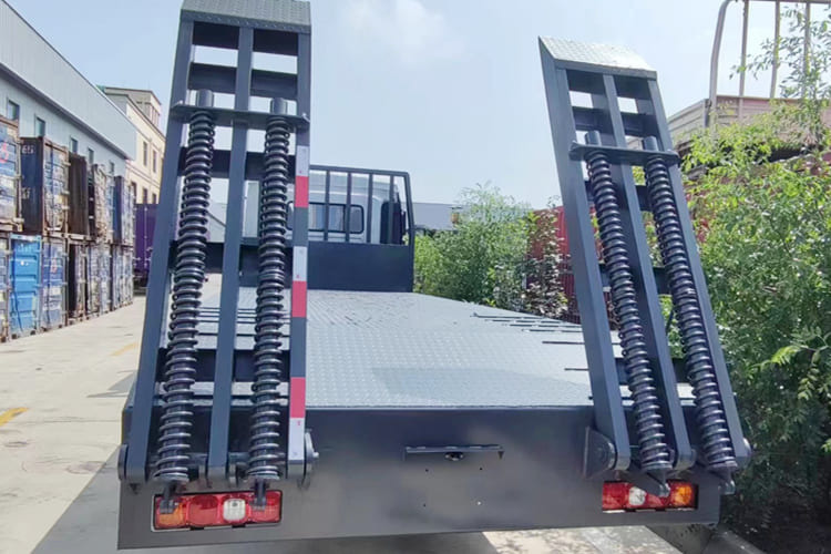 SHACMAN SHACMAN L3000 4x2 Light Cargo Truck with Rear Loading Ramp - Camión caja abierta: foto 4 SHACMAN SHACMAN L3000 4x2 Light Cargo Truck with Rear Loading Ramp - Camión caja abierta: foto 4