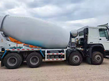 SINOTRUK Concrete Truck for Sale in Mali - Camión hormigonera: foto 2 SINOTRUK Concrete Truck for Sale in Mali - Camión hormigonera: foto 2