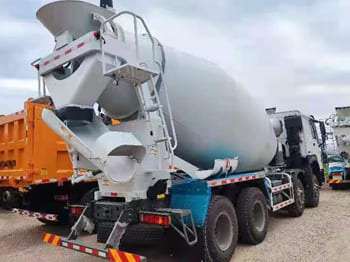 SINOTRUK Concrete Truck for Sale in Mali - Camión hormigonera: foto 3 SINOTRUK Concrete Truck for Sale in Mali - Camión hormigonera: foto 3