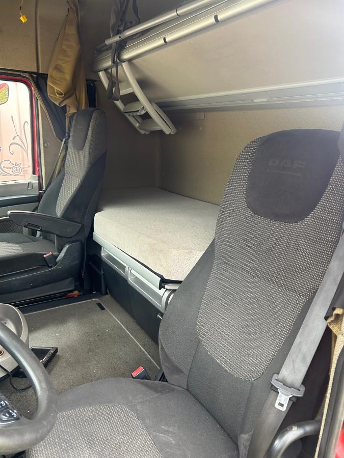 DAF XF105-510 Rouge Grenat - Cabina para Camión: foto 4 DAF XF105-510 Rouge Grenat - Cabina para Camión: foto 4
