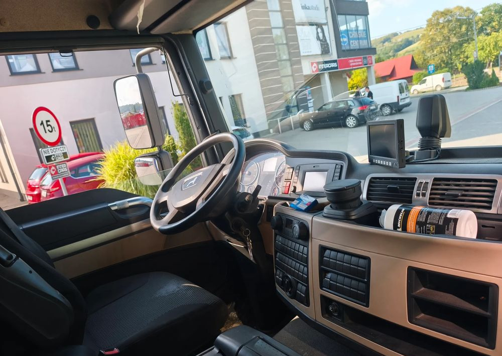 MAN TGL 12.250 kontener 6,2 , winda - Camión caja cerrada: foto 4 MAN TGL 12.250 kontener 6,2 , winda - Camión caja cerrada: foto 4