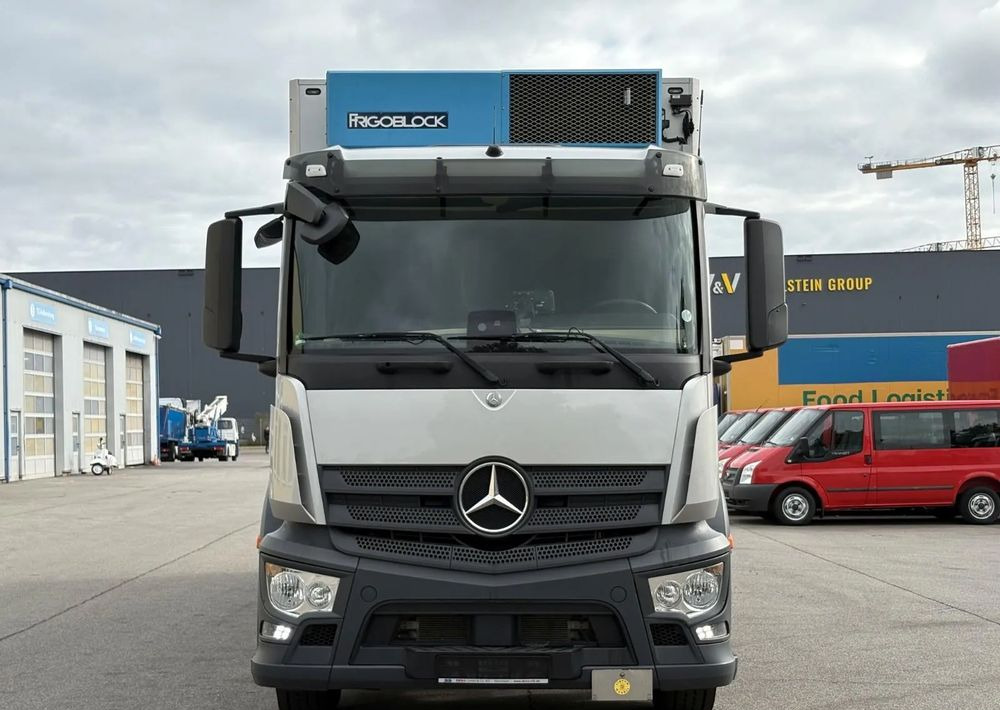 Mercedes-Benz Actros 2543 6x2 chłodnia izoterma 18 palet oś skrętna - Camión frigorífico: foto 2 Mercedes-Benz Actros 2543 6x2 chłodnia izoterma 18 palet oś skrętna - Camión frigorífico: foto 2